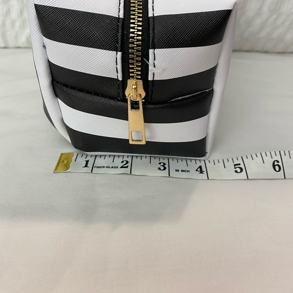 Black and White 6x4 Inch Makeup Bag Brand New Tags Have Fallen Off. See Photos - Picture 2 of 4